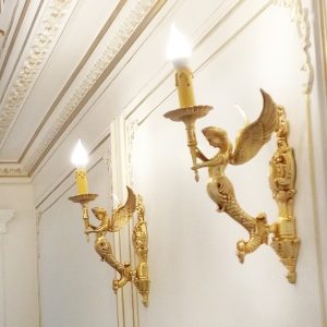 لوستر دیواری و چراغ دیوارکوب کلاسیک برنز طرح فرشته تک شاخه برای پذیرایی و اتاق خواب کد